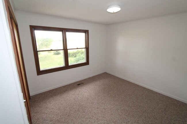 Building Photo - 4 bedroom farmhouse
