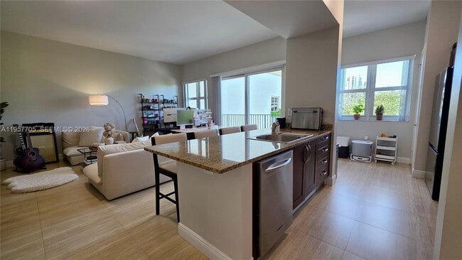 Building Photo - 20000 E Country Club Dr