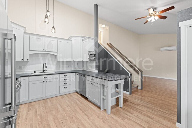 Building Photo - Updated 3 Bed 2 Bath Home With Brand New 2...