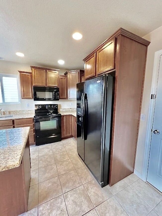 Building Photo - Stetson Hills Home with 3 Bedrooms and 2.5 Baths Available in May