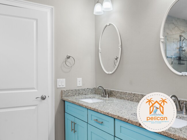 Building Photo - Stunning Home in East Navarre