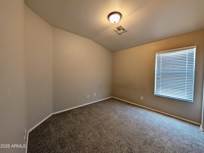 Building Photo - 738 E Saddle Way