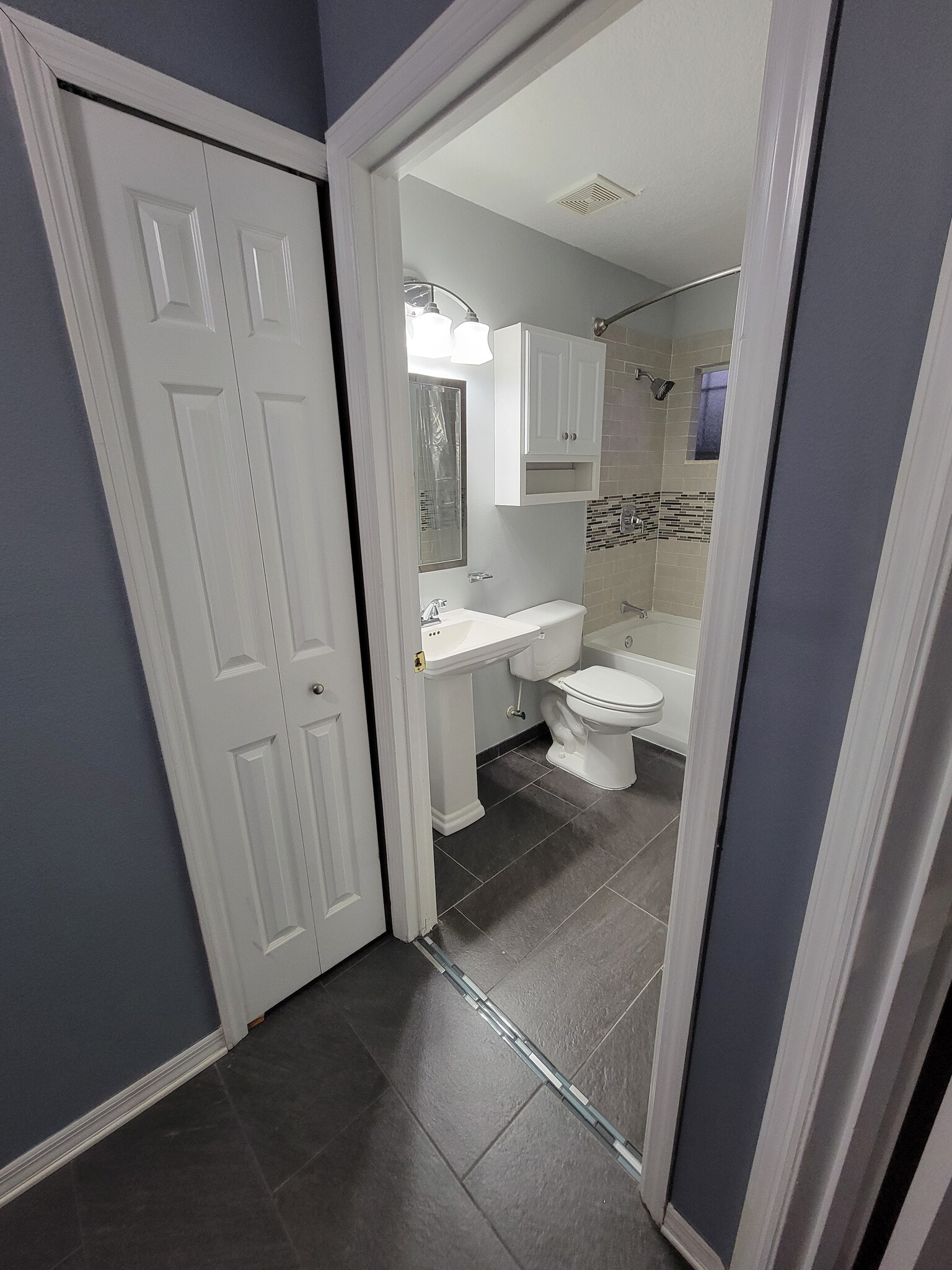 Building Photo - 2038 Blackston Ave