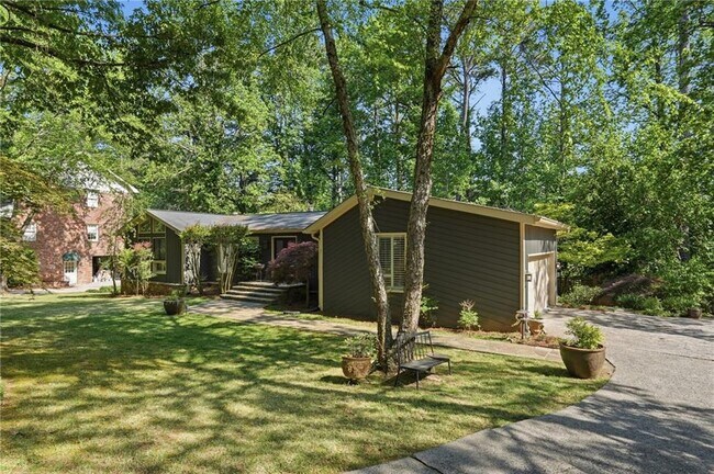 Building Photo - 1180 St Andrews Cir