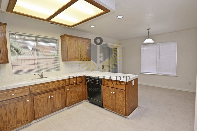 Building Photo - 2233 E Christopher Dr