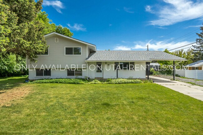 Building Photo - 786 E 350 N