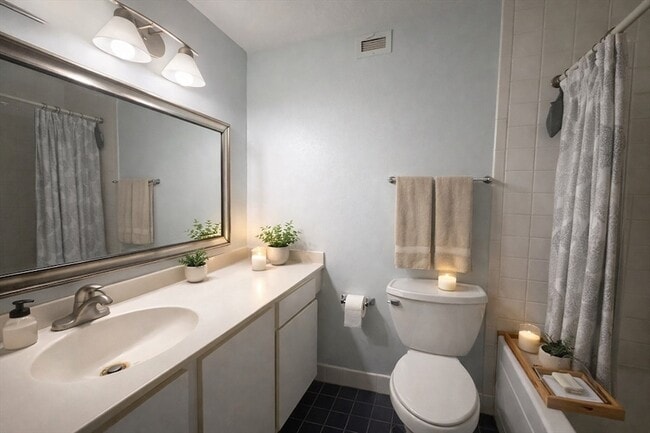 Building Photo - 77 Adams St