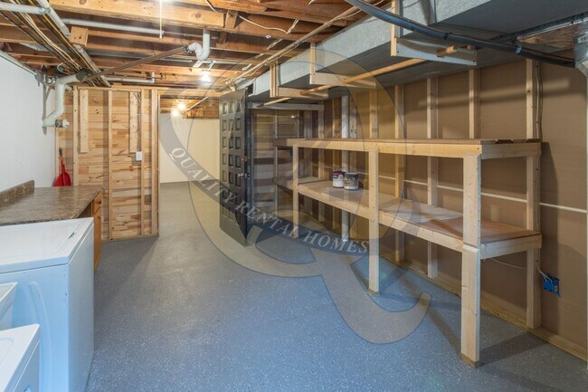 Building Photo - Available Now in Flint Twp.!!
