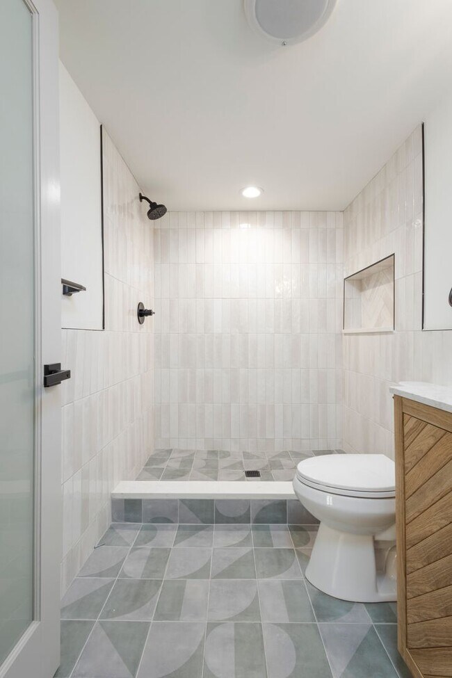 Building Photo - Your Next Home Awaits – Spacious & Beautiful Apartment in North Philadelphia!