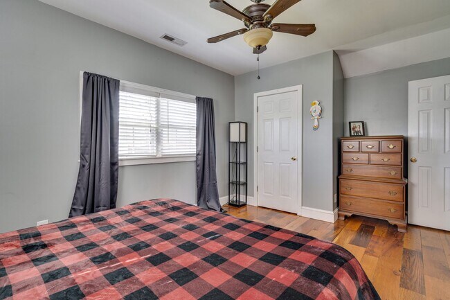 Building Photo - Charming 2 Bedroom 2 Bath Home In The Heart Of Downtown Mebane With Massive Fenced In Yard!!