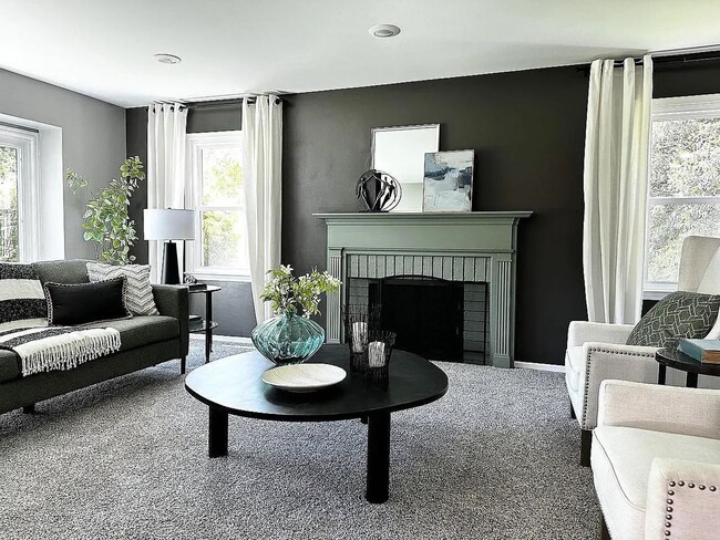 Building Photo - 340 Crescent Ln