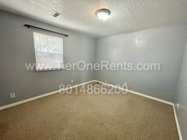 Building Photo - This property offers a NO DEPOSIT option available for qualified renters!