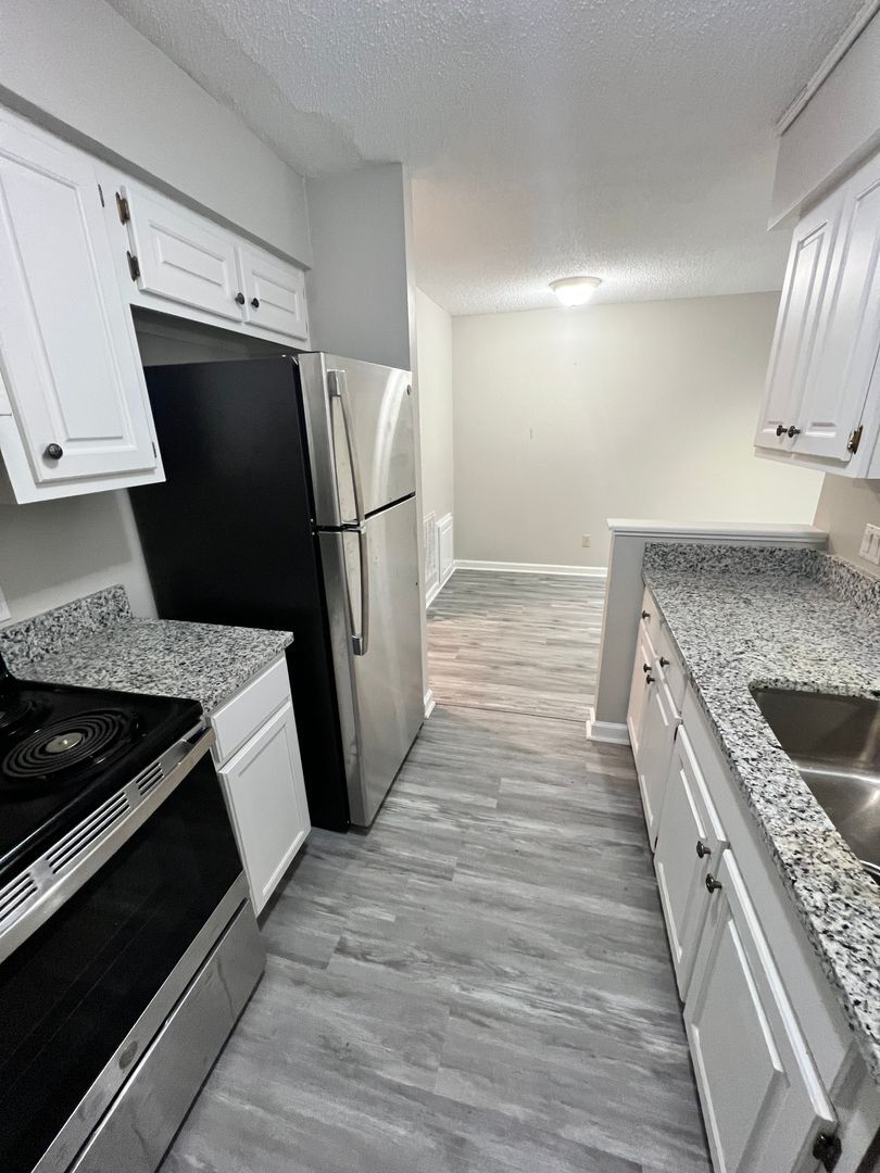 Building Photo - 575 Heritage