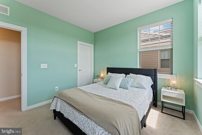 Building Photo - 304 Petite Sirah Terrace SE