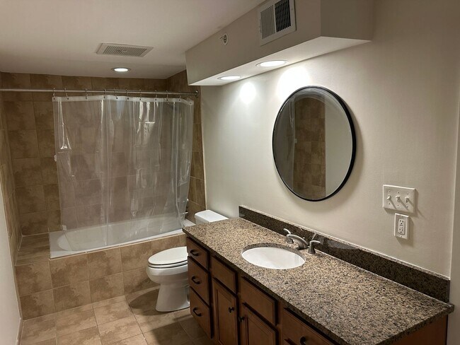 Building Photo - Desirable Nettleton rare vacancy massive  1Bd  2.5 bath with office/flex space , 2 parking space ...