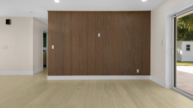 Building Photo - 158 Lucina Dr