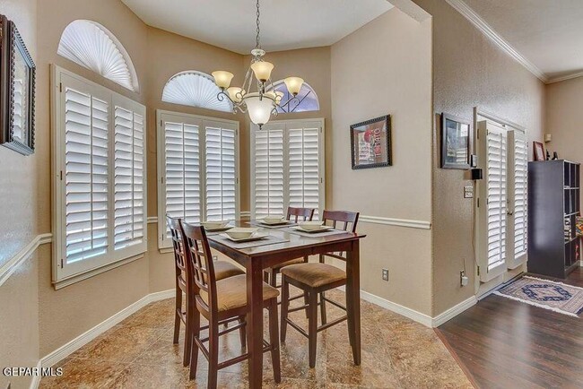 Building Photo - 1009 Sun Ridge Dr