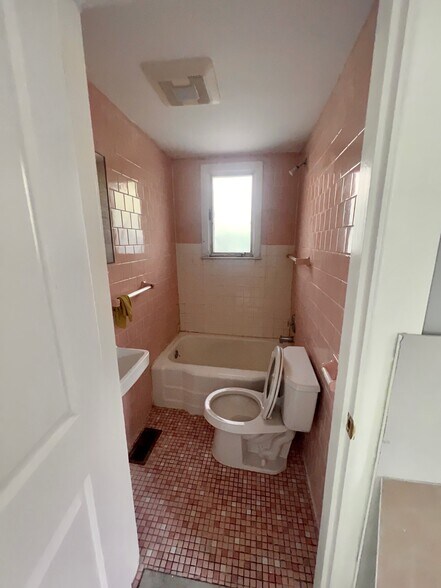 Building Photo - 51 Beacon St