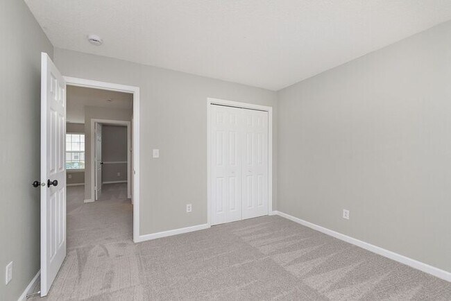 Building Photo - Newly Refurbished 3-Bedroom Ranch in Noblesville!