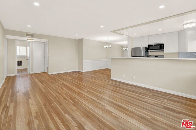 Building Photo - 433 Ocean Ave