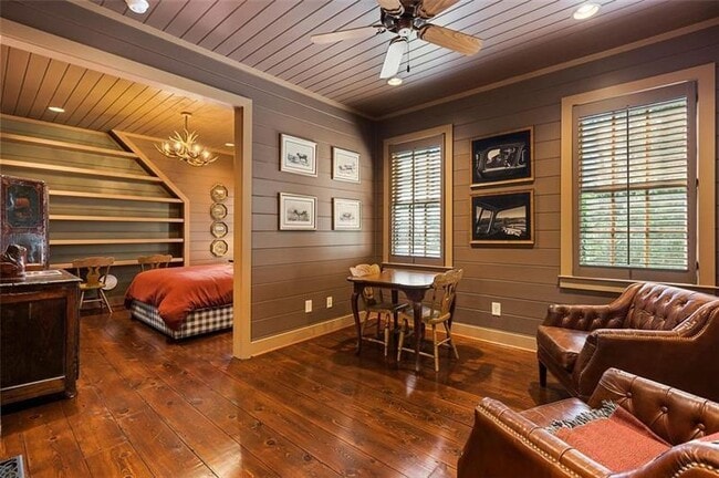 Building Photo - 5000 Long Island Dr