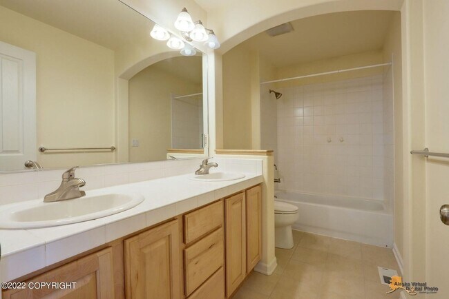Building Photo - Stunning home conviently located by Eagle ...