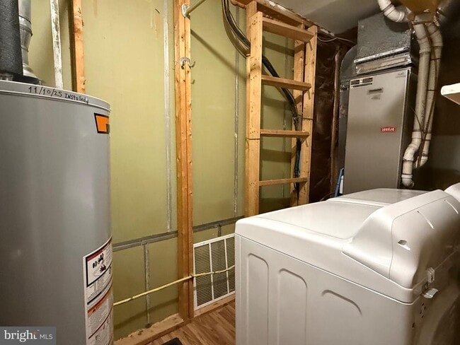 Building Photo - 10128 Reprise Dr