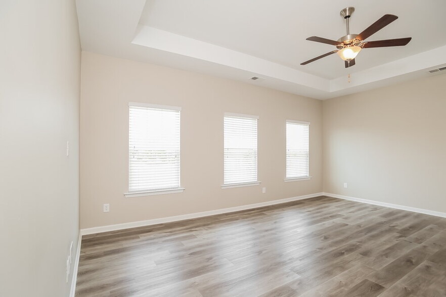 Building Photo - 194 Renford Rd