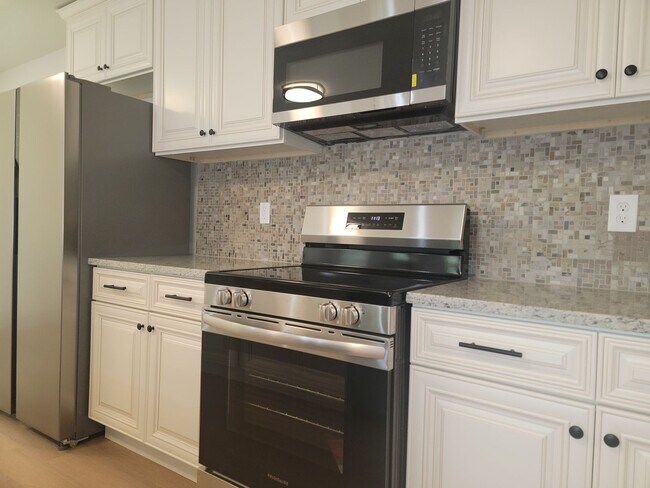 Building Photo - Build to Rent 4 Bdrm Lake Access - Luxury flooring -Stainless steel appliance - Covered Porch