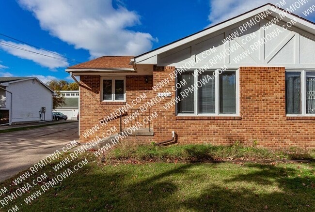 Primary Photo - 1020 Williams St