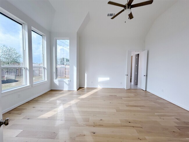 Building Photo - 5222 Tahoe Ct