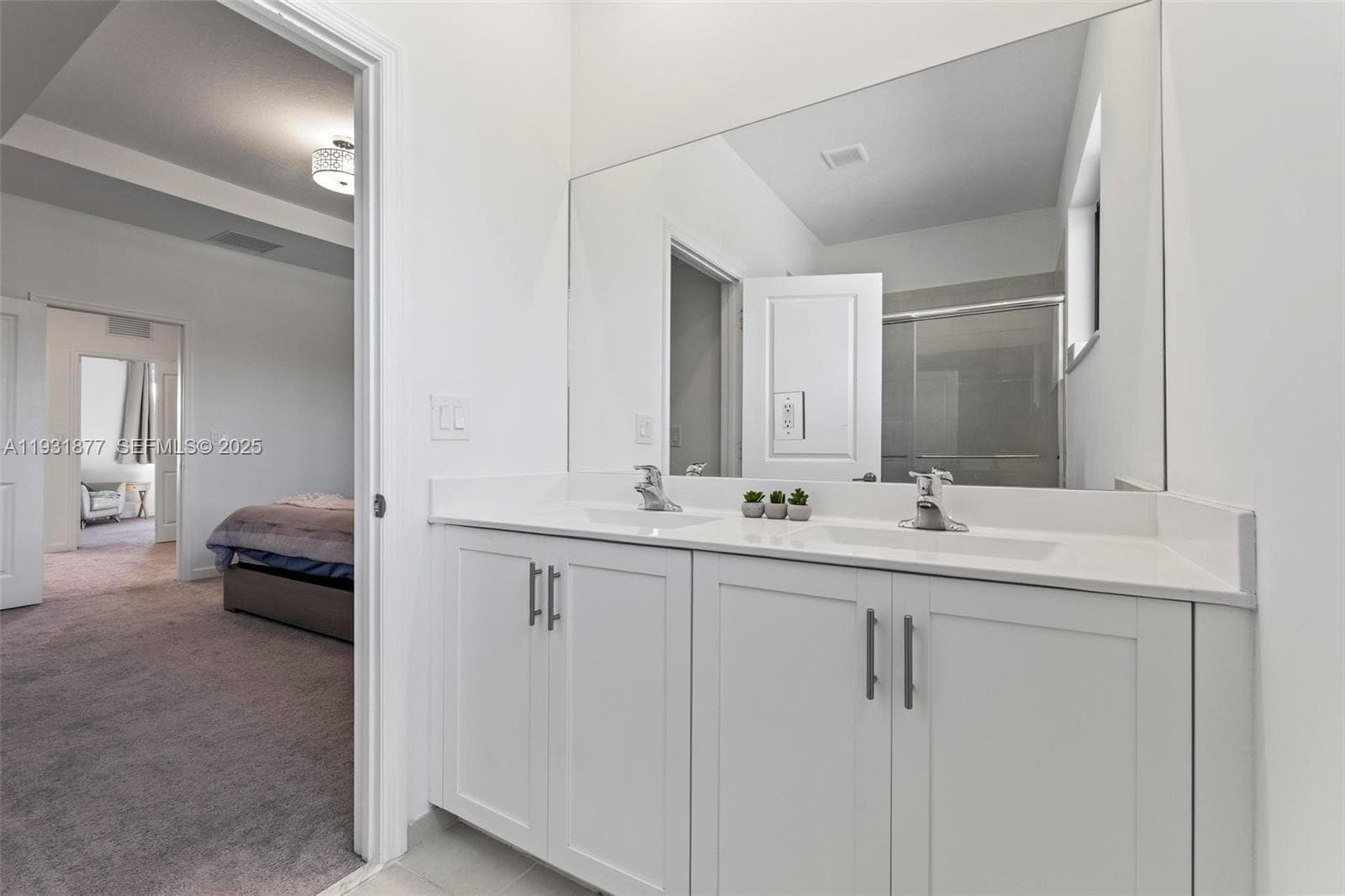 Building Photo - 20544 NE 5th Pl