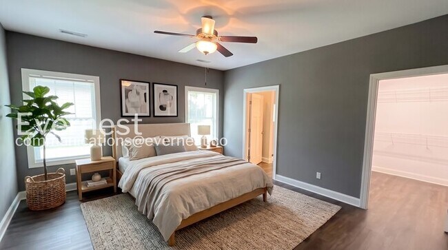 Building Photo - 3 Bed, 2 Bath Home with Garage / Pet-Friendly / Available Now!