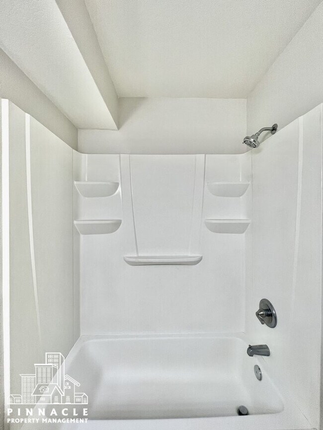 Building Photo - 2 Bed 2 Bath Torrance Apartment For Rent