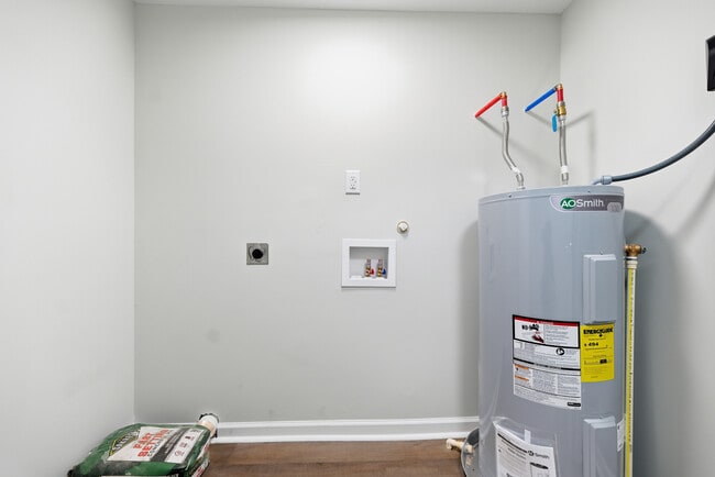 Building Photo - 4308 Roanoke Ave