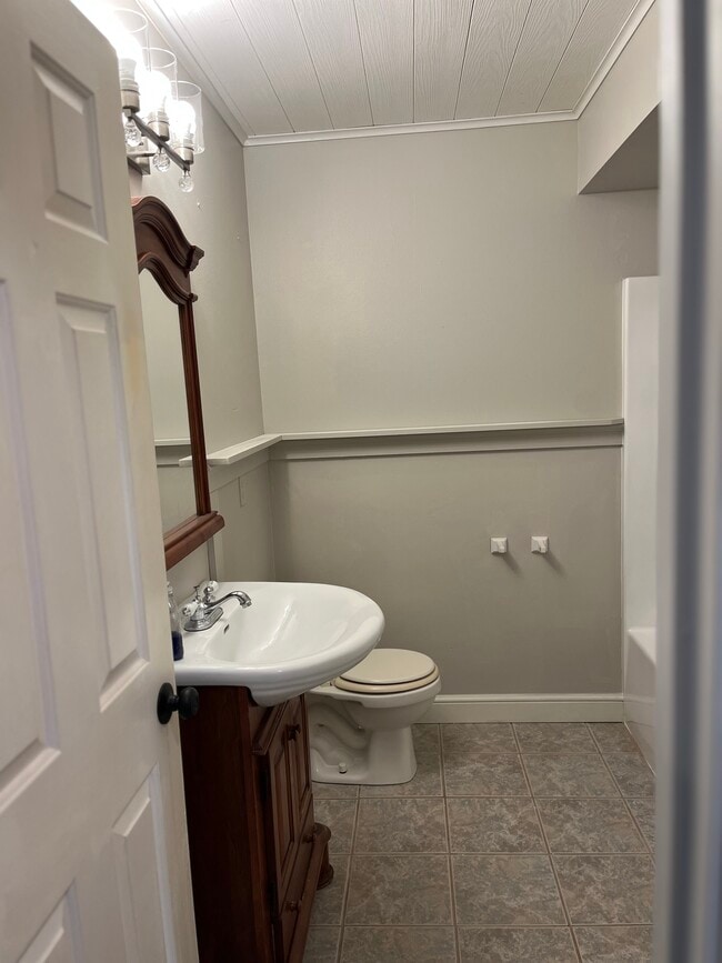 Building Photo - 7501 N BLVD