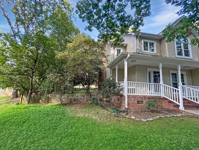 Building Photo - 7 Waxwing Ct