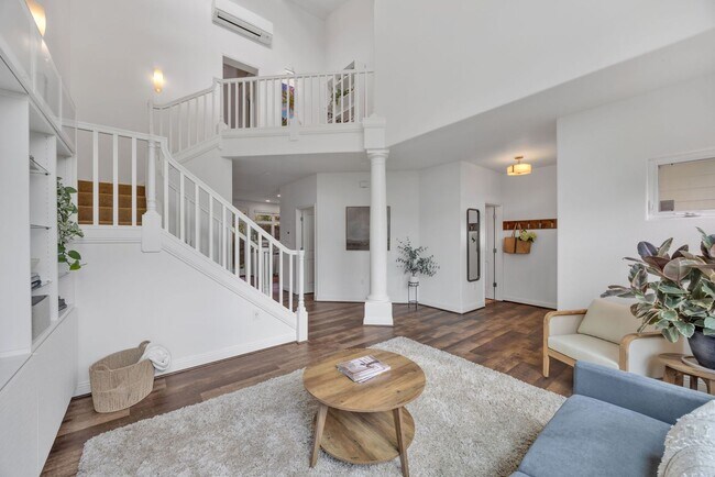 Building Photo - Spacious Upcountry Townhome with Ocean Vie...
