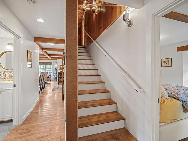 Building Photo - Newly Updated 2 Story Home with Large Yard