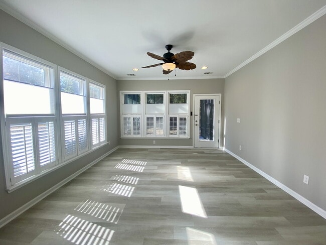 Building Photo - Three-bedroom ranch style home located in Baynard Park!