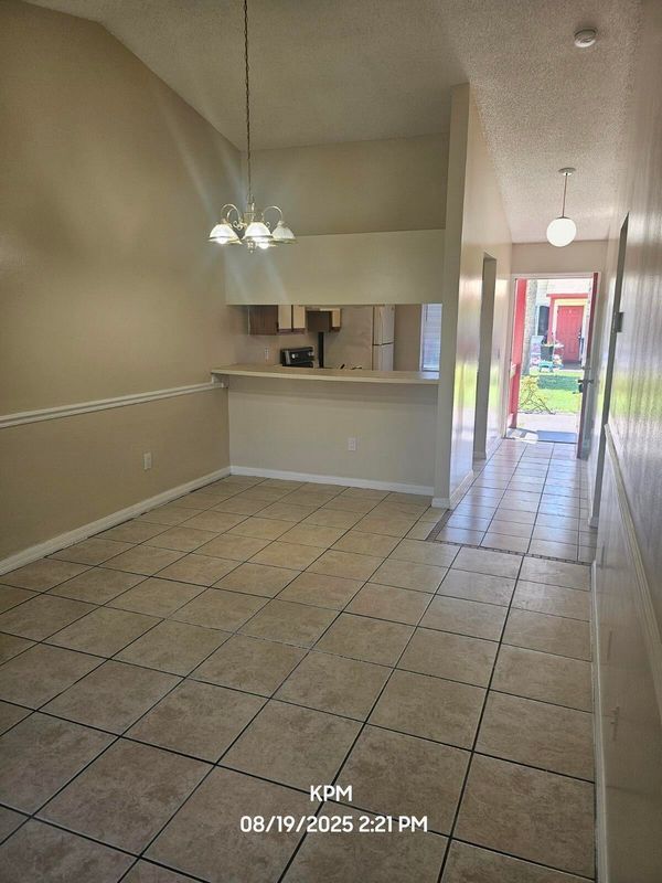 Building Photo - 1305 Rosewood Villa Ln