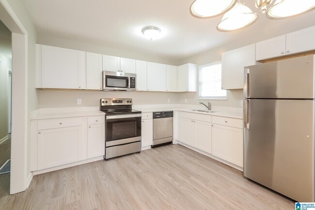 Building Photo - 1003 Oak Blvd