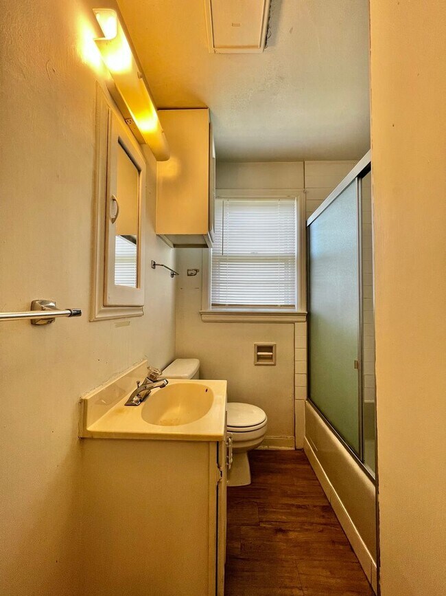 Building Photo - Close to campus, lease through June 30, 2027