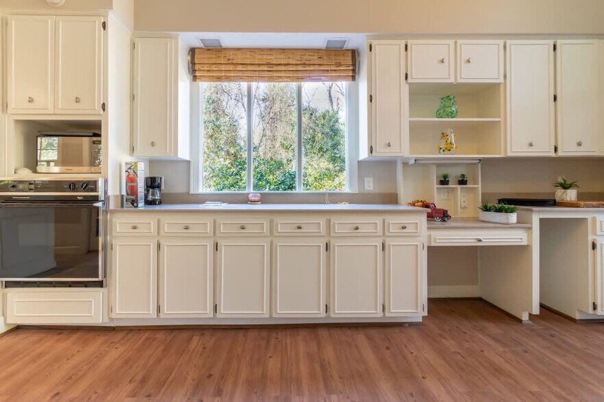 Building Photo - 1414 Dinglewood Dr