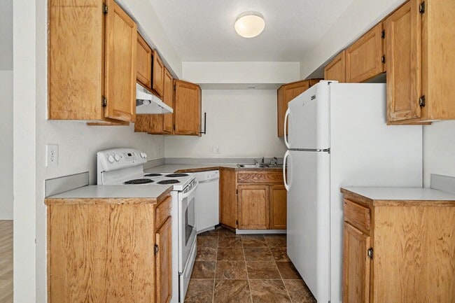 Building Photo - 5260-5262 Springcrest Drive