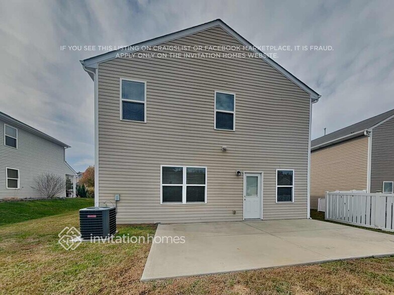 Building Photo - 9011 Paddle Oak Rd