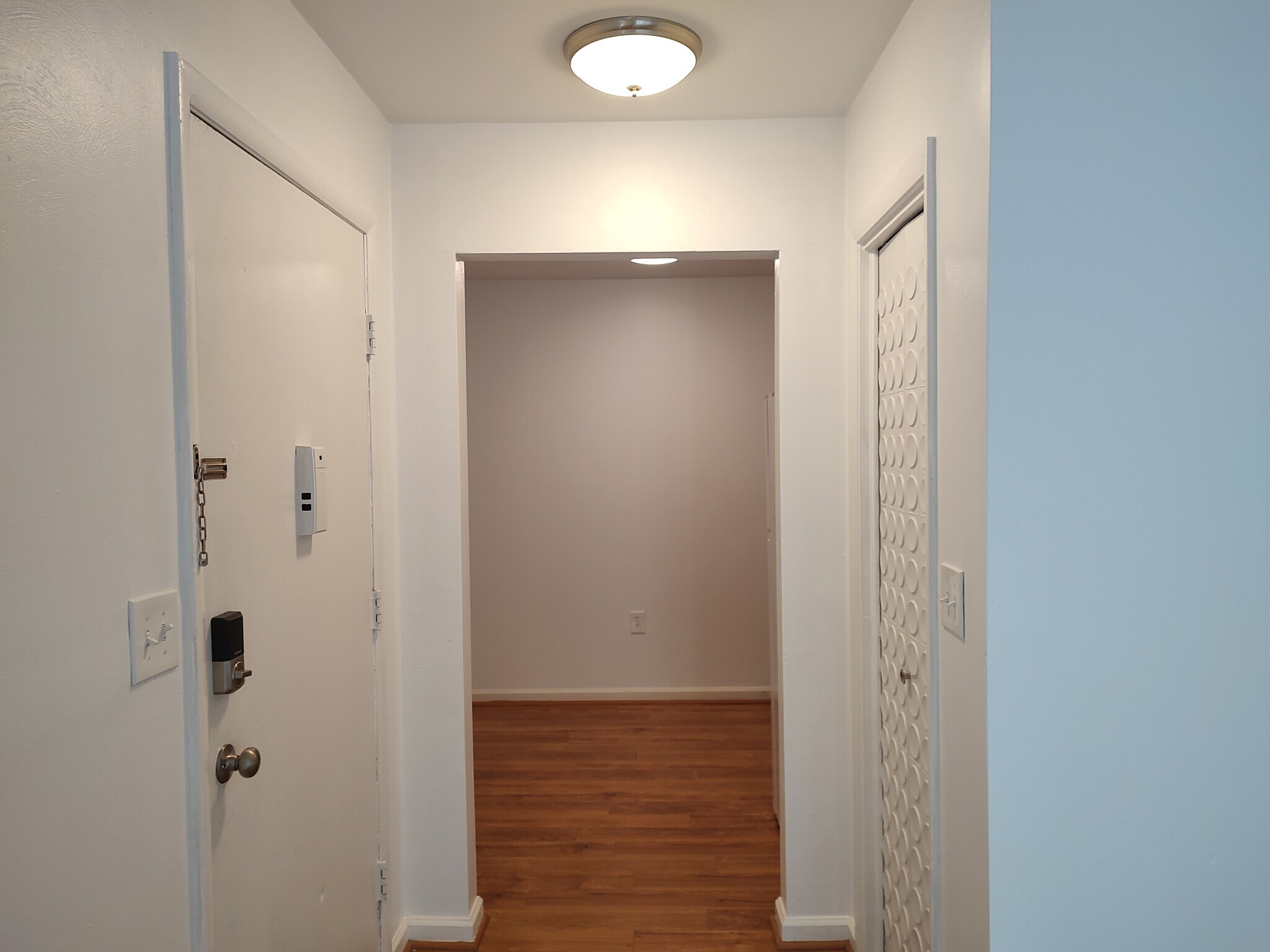 entrance/dining area - 2840 Colonial Ave SW