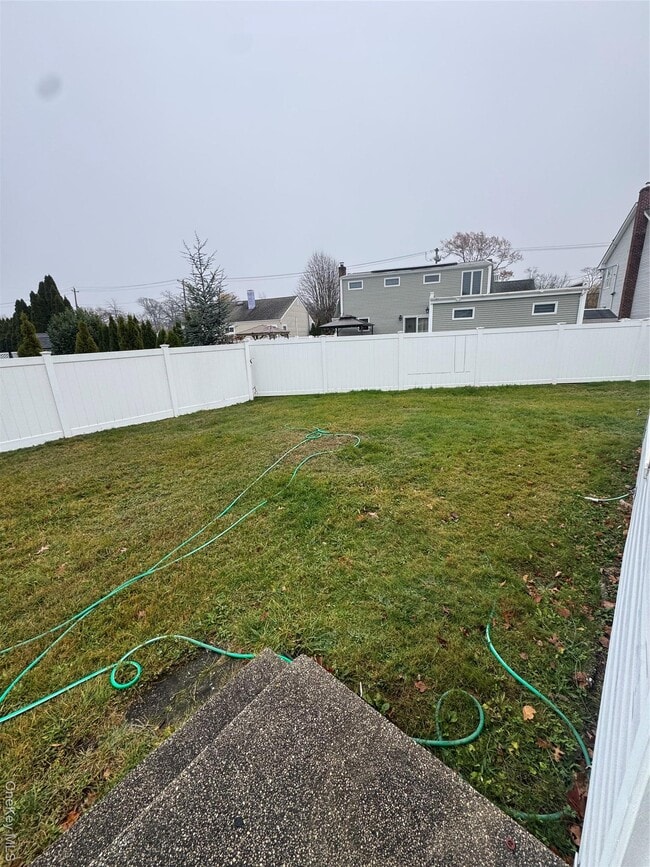 Building Photo - 1 Beachwood Dr