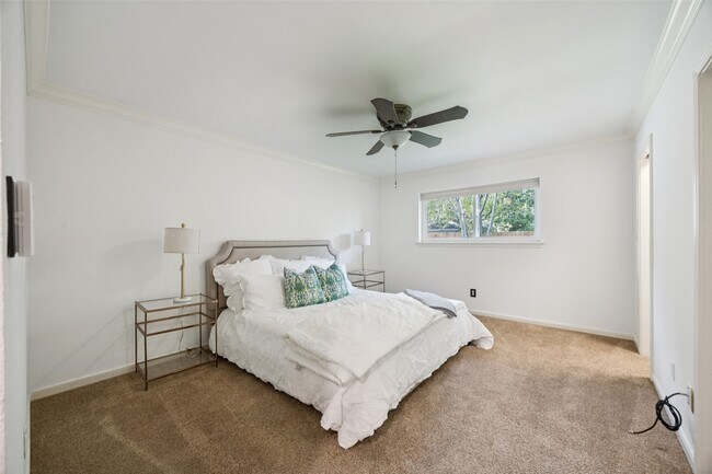 Building Photo - 10603 Lynbrook Dr