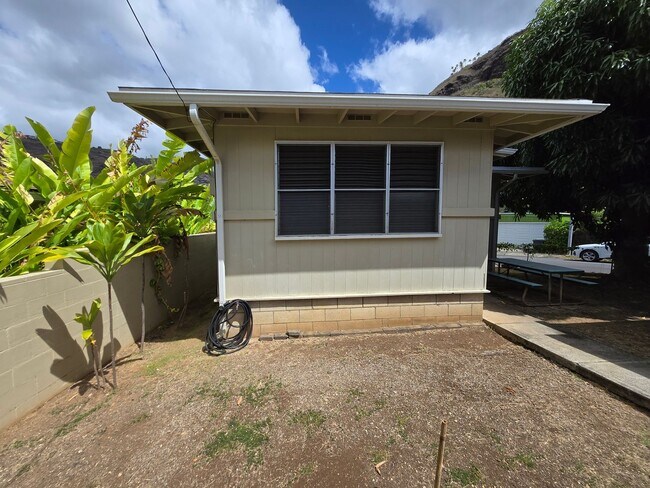 Building Photo - 5340 Uhiuhi St